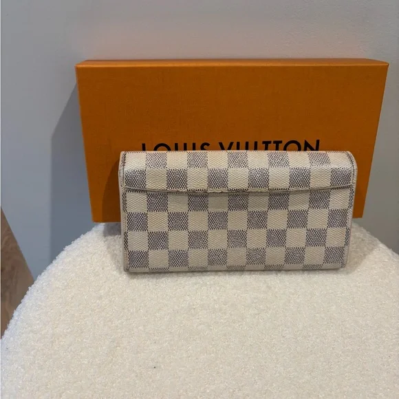 Louis Vuitton Sarah Damier Azur Wallet - Cream and Gray - Picture 2 of 7